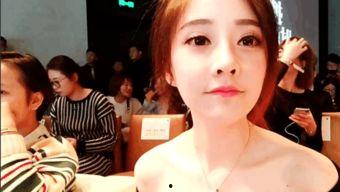 女主播直播掉衣服