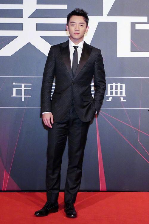 男明星穿西装,男明星西装穿搭指南
